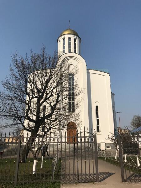 Вход в храм Успения Пресвятой Богородицы