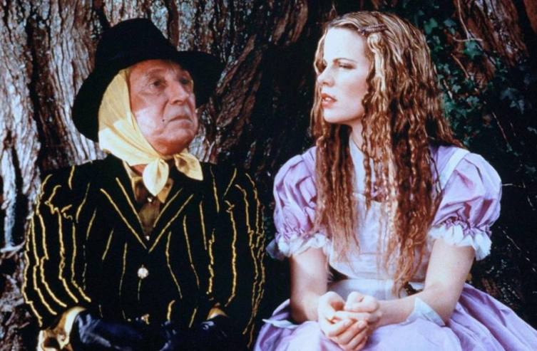 Алисин кинозал - 19.  Какие фильмы по сказкам Льюиса Кэрролла были сняты в 1990-е годы?