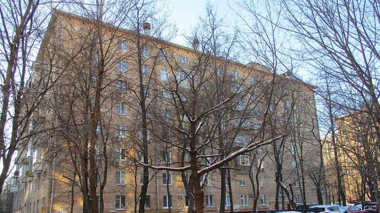 Дом в Москве, на ул. Губкина, в котором жил писатель с 1962 г. до дня смерти