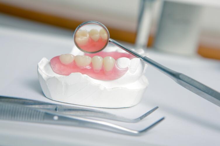 Какой материал для зубной коронки прослужит дольше?