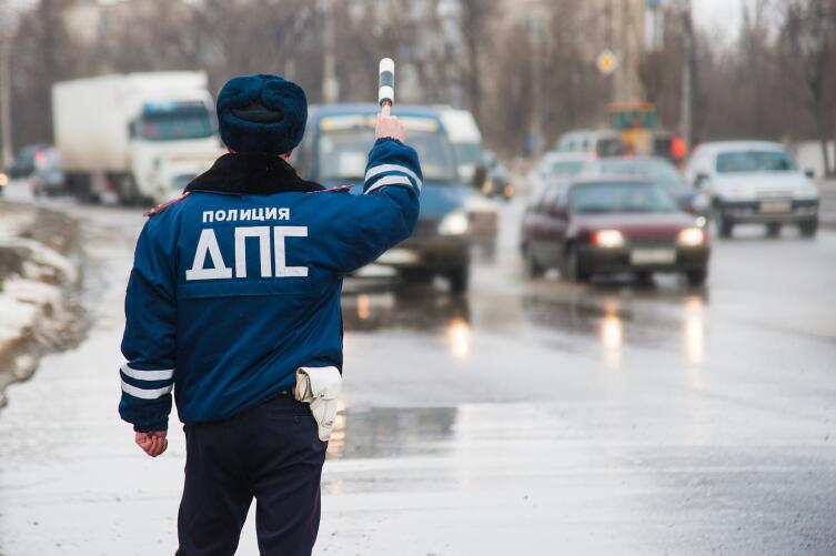 Вас остановил инспектор ДПС. Как себя вести?