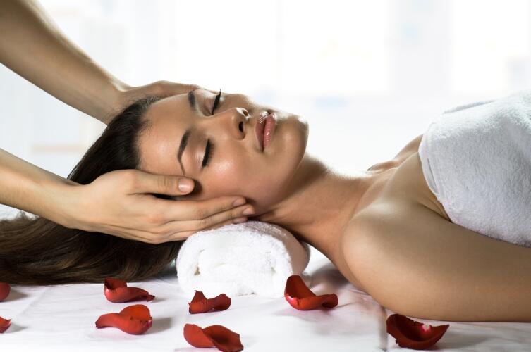 Зачем нужен массаж волосистой части головы?