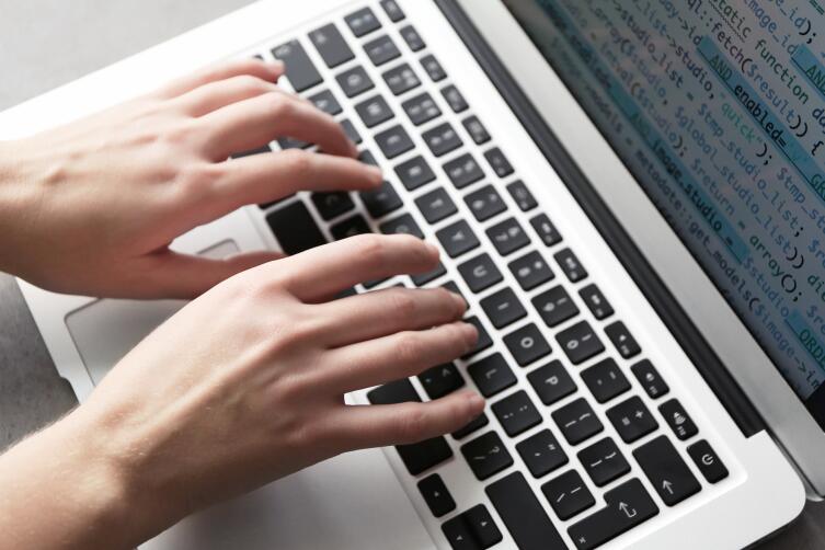 Стоит ли учиться печатать вслепую?