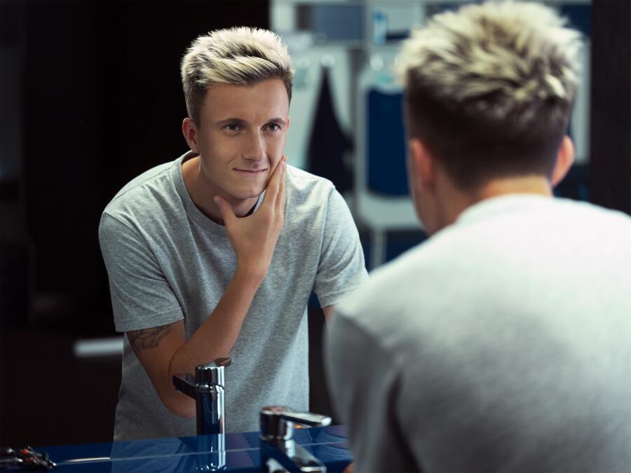 Gillette запускает новую кампанию #ЛучшеТебяМужчиныНет с футболистом Александром Головиным