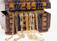 Средневековые алхимики считали золото совершенством, а остальные металлы – ошибкой в акте творения, и, как известно, прикладывали большие усилия к ликвидации этой ошибки.