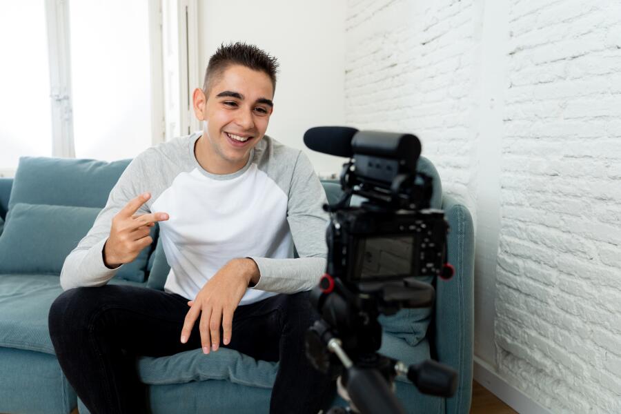 Как стать видеоблогером?