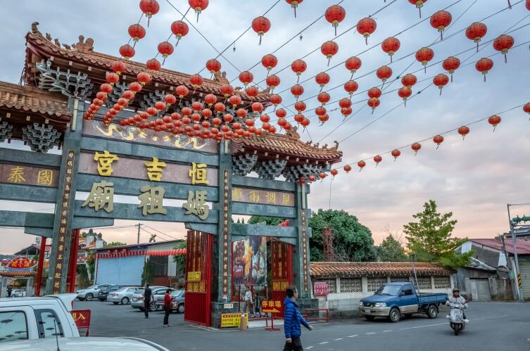 Почему Китай называют Поднебесной?