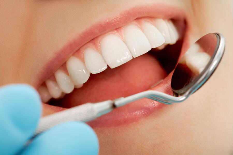 Зачем ходить к стоматологу? Импланты зубов в Москве