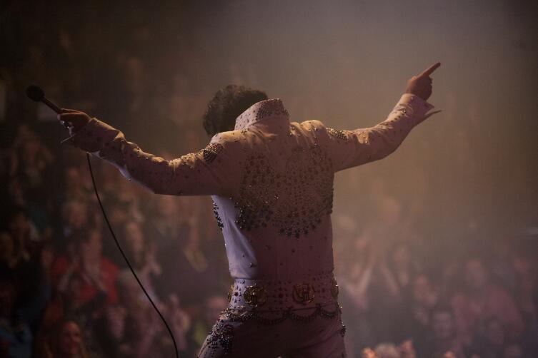 Как Элвис Пресли из слесарей попал в короли?