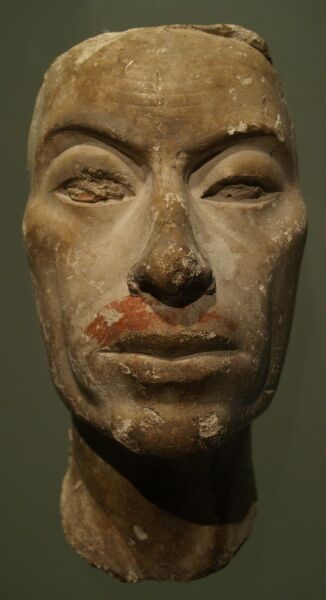 Бюст из Амарны, приписываемый Аю Бюст из Амарны, приписываемый Аю