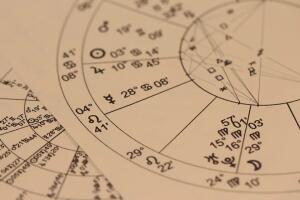 Почему хочется верить гороскопам?