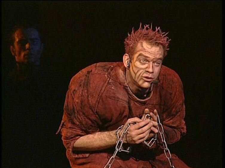 Гару в роли Квазимодо