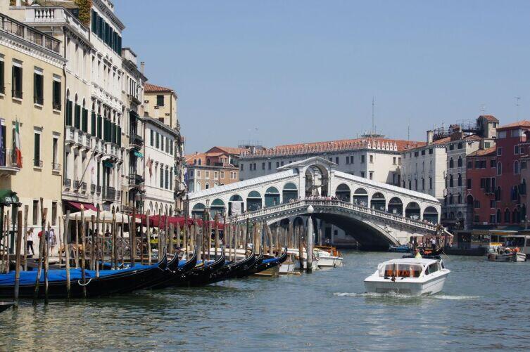 Вид на Риальто с Гранд-канала