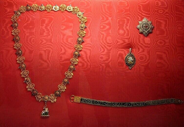 Орден Подвязки — Звезда, Цепь, Знак, Подвязка.