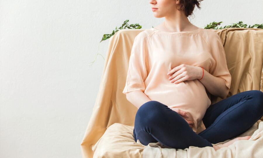Почему некоторые женщины стесняются своей беременности?