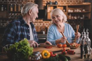 Какие продукты стоит есть чаще, чтобы сохранить слух до глубокой  старости?