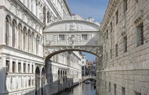 Что посмотреть на прогулке по Венеции? Мост Вздохов
