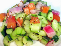 Всегда добавляйте в пищу лук. В луке содержатся прекрасные защитники вашего сердца, называемые флавоноидами.