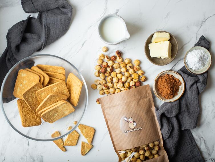 Дочка собирала ингредиенты для приготовления прямо глядя на фото Дочка собирала ингредиенты для приготовления прямо глядя на фото