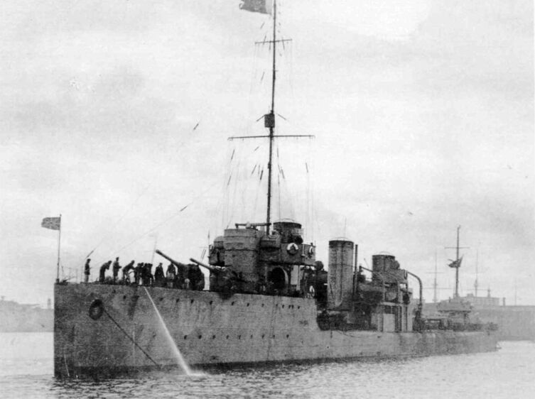 Эскадренный миноносец «Изяслав», 1921 г. Эскадренный миноносец «Изяслав», 1921 г.