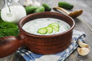 Как быстро приготовить холодный летний суп? Два простых бюджетных рецепта