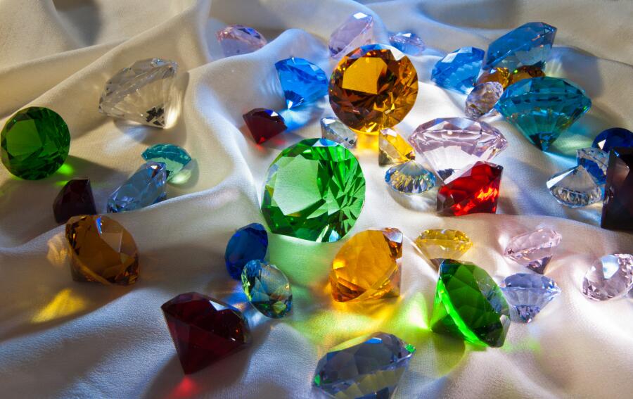 Как делают драгоценные камни?