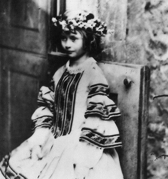 Алиса Лидделл на фото Льюиса Кэрролла