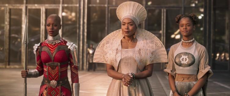 Что в фильмах порой бывает так же интересно, как и игра актеров? Костюмы в супергеройском боевике «Чёрная Пантера»