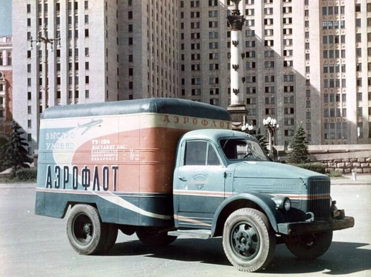 Исторические фото, «Автофургон с рекламой Аэрофлота в Москве», 1950-е гг.