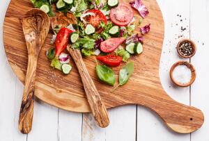 Как приготовить оригинальный и полезный салат?