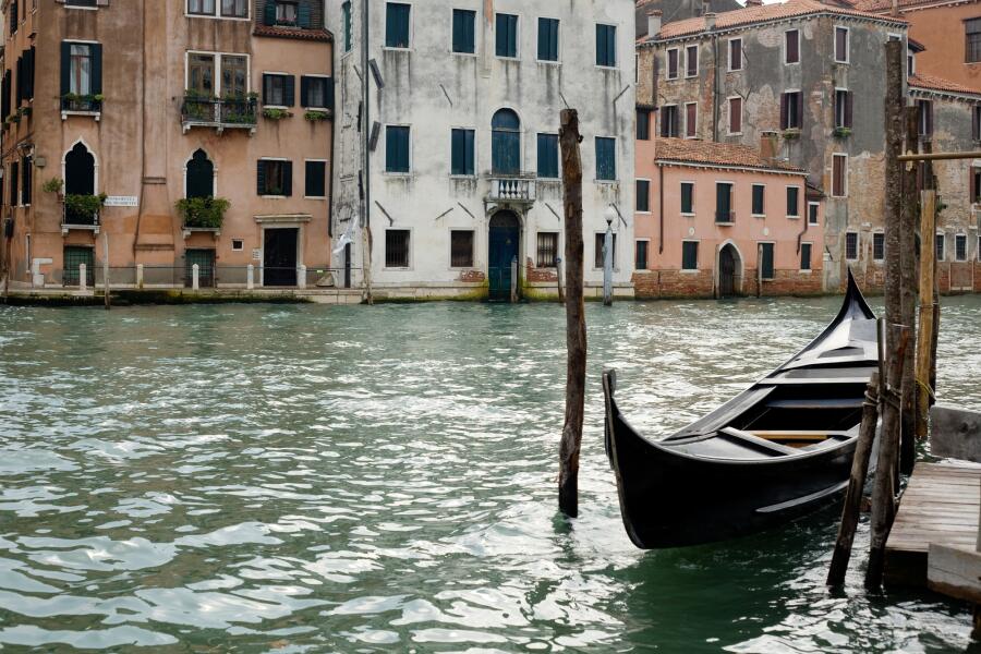 Сколько у Венеции искусственных островов?
