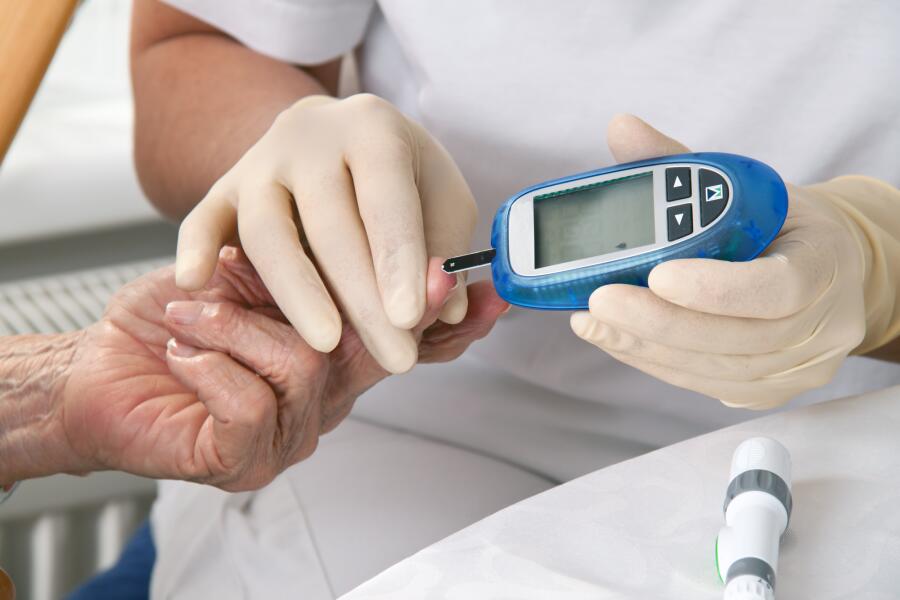 Как регулируется  уровень сахара в крови?
