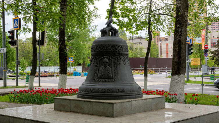 Памятник колокол «Реут» в городе Реутове