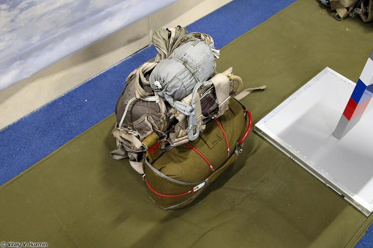 Десантный парашют Д-6