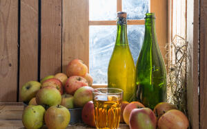 Как приготовить яблочное шампанское?