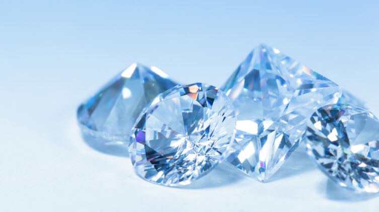 Кому подходит камень циркон?