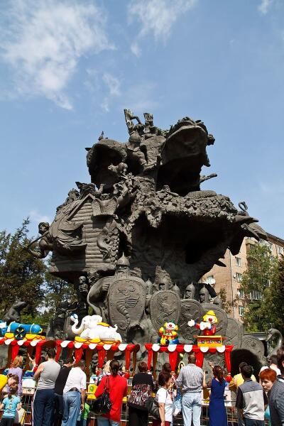 Бронзовая скульптурная композиция «Дерево сказок»