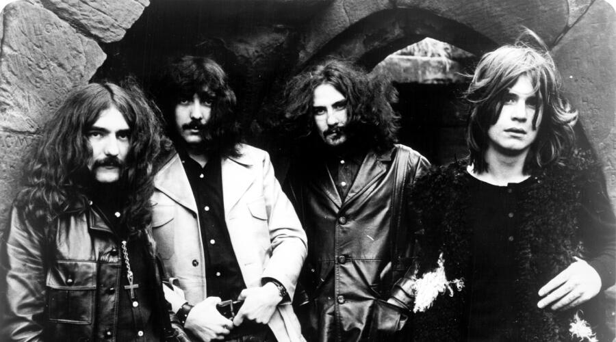 Black Sabbath в 1970 г. Слева направо: Гизер Батлер, Тони Айомми, Билл Уорд, Оззи Осборн