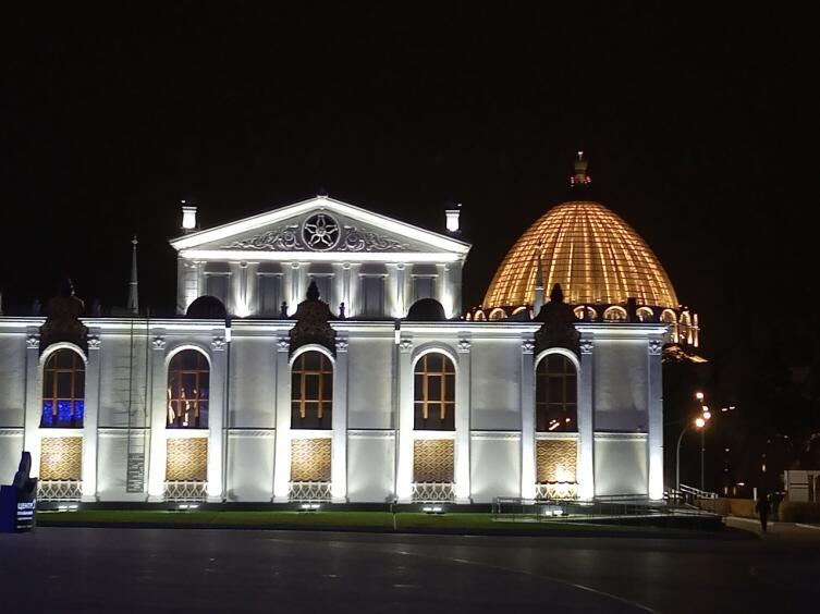 ВДНХ, вечерняя подсветка