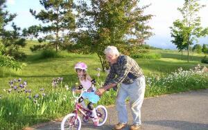 Как бабушке организовать полезную прогулку с внуками?