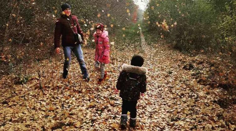 Семья сына на прогулке, 2020 г.