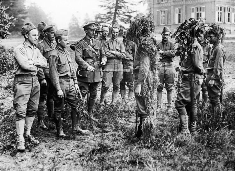 Американские снайперы проходят обучение у офицера британской пехоты