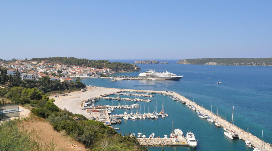 Современная гавань Пилоса, родного города Нестора