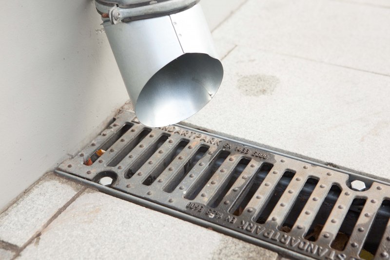 Особенности оборудования поверхностного дренажа на приусадебном участке