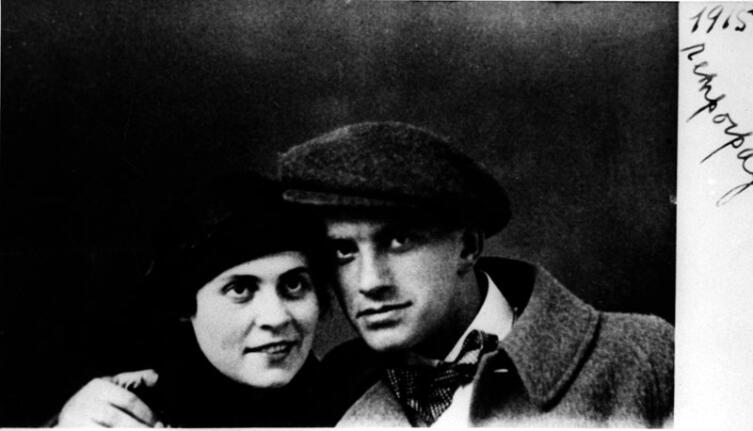 Владимир Маяковский и Лиля Брик. 1915 г.