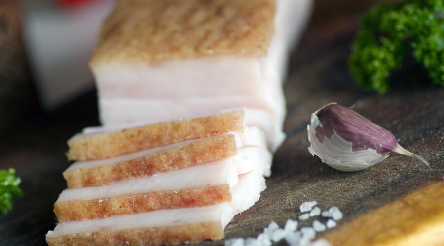 Как солить сало?