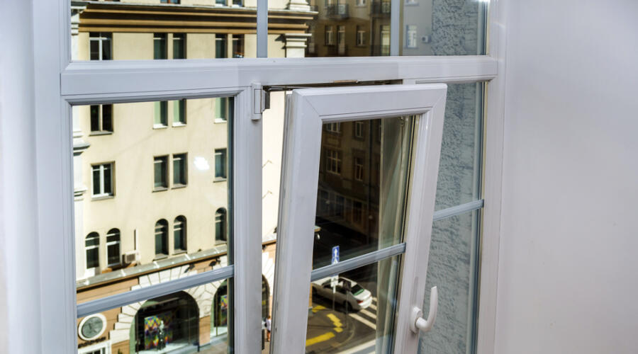 Почему не стоит откладывать установку окон до весны?