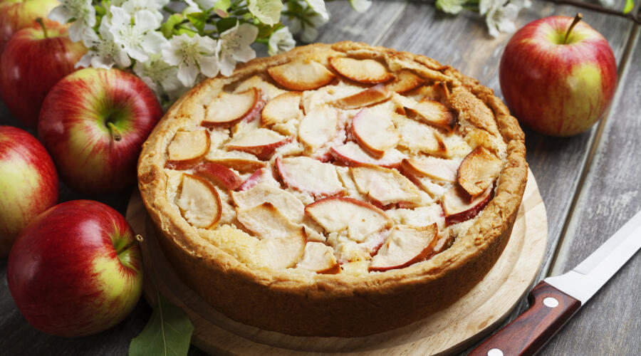 Русская шарлотка: как испечь вкусный пирог с яблоками?