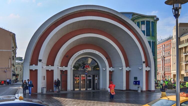 Южный наземный вестибюль станции метро «Красные Ворота». Архитектор Николай Ладовский