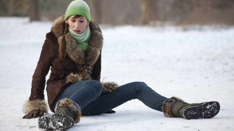 Как природа человека повышает риск травм зимой?